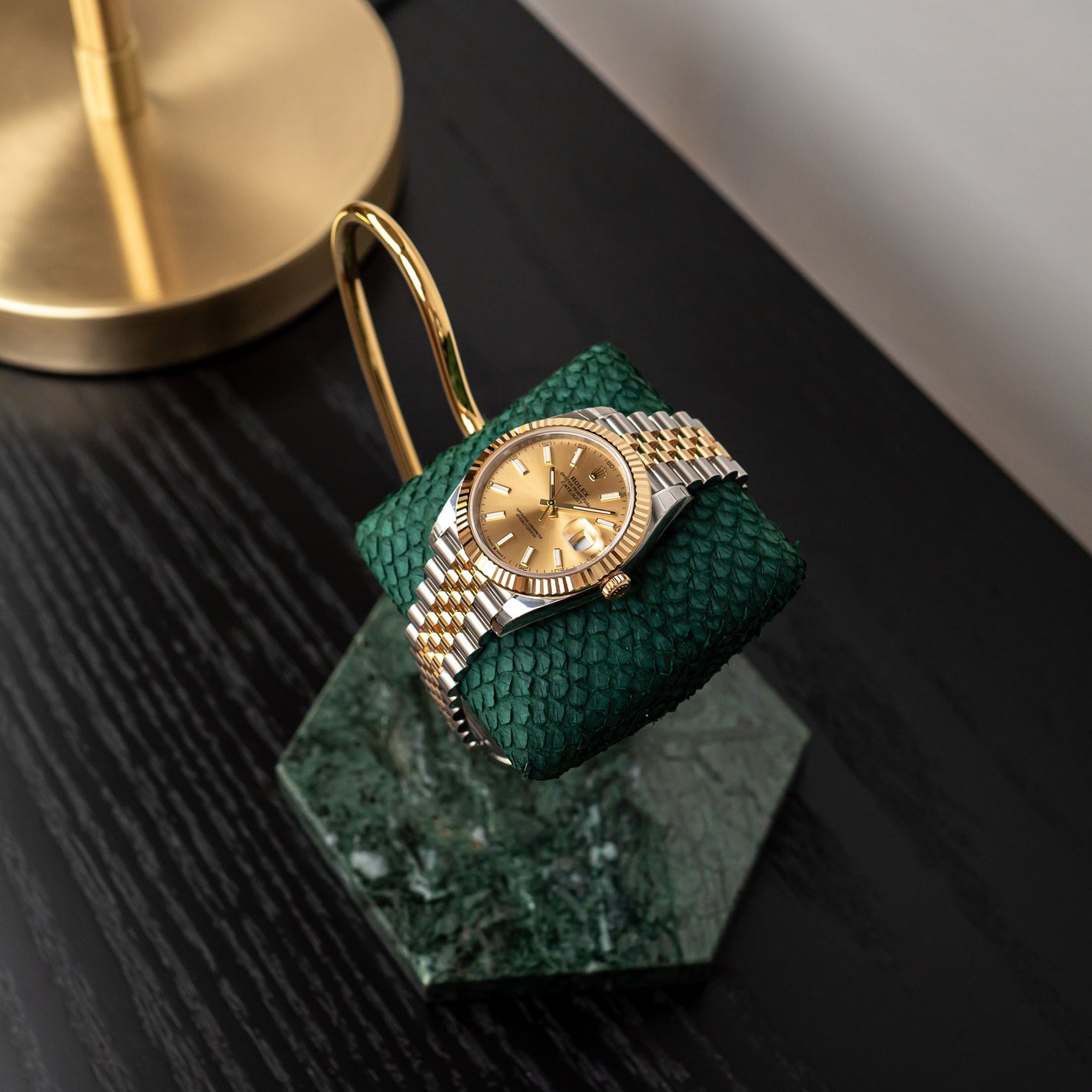 Royal Green Luxury Watch Stand - Single Cushion