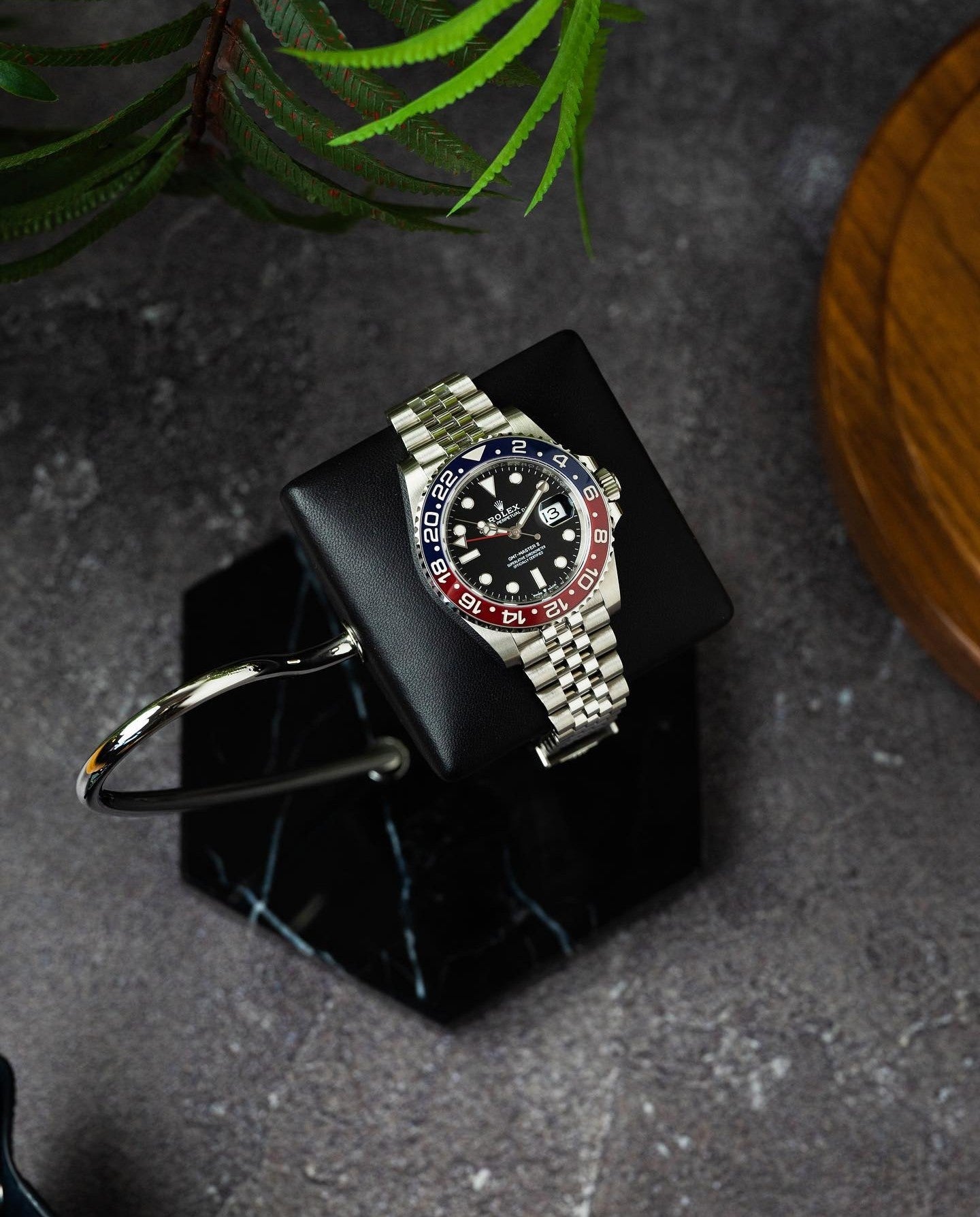 Hexagonal Luxury Watch Stand - Single Cushion - Black