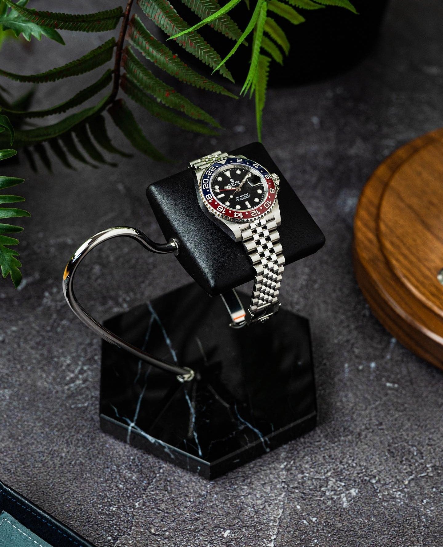 Hexagonal Luxury Watch Stand - Single Cushion - Black
