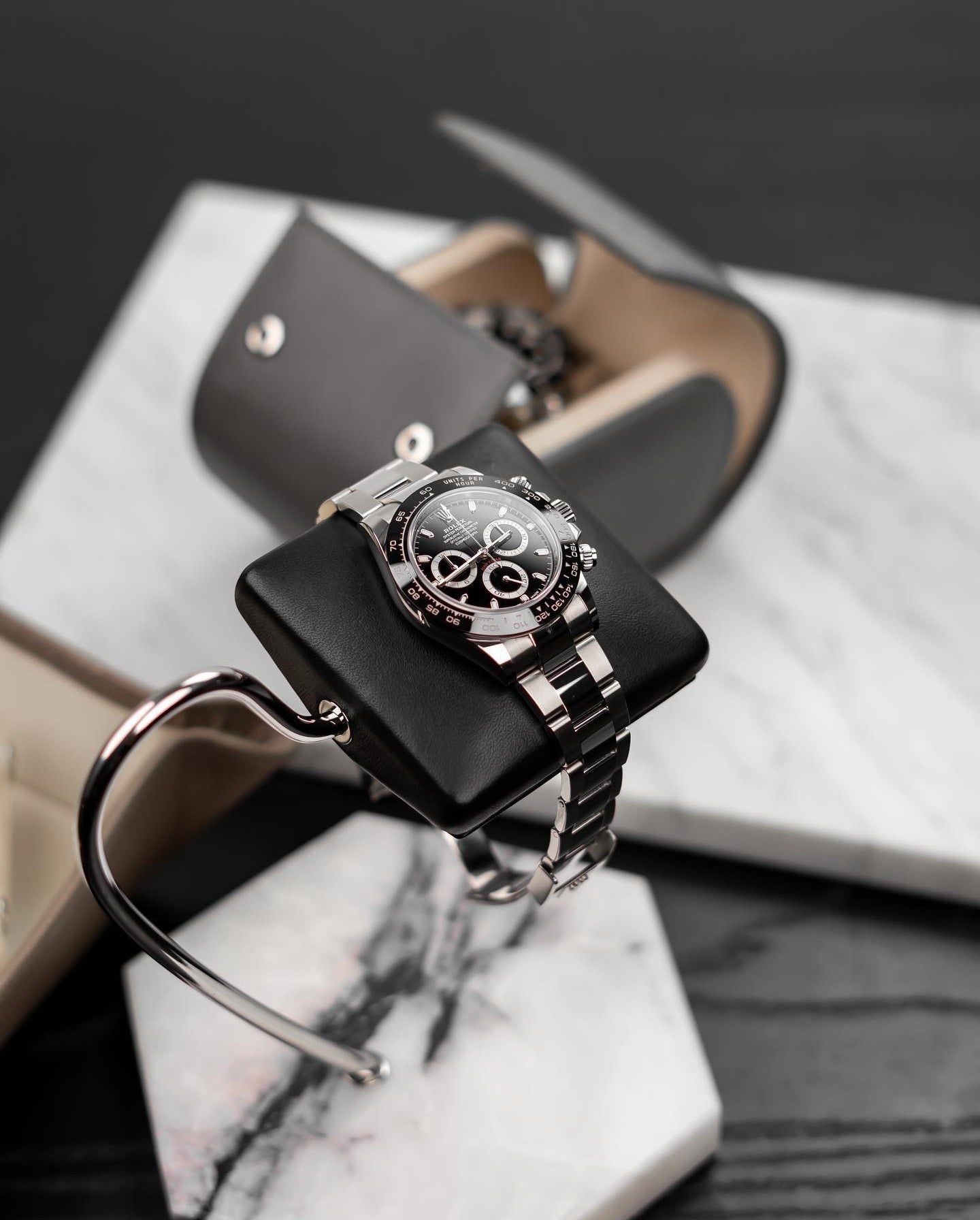 Hexagonal Luxury Watch Stand - Single Cushion - White