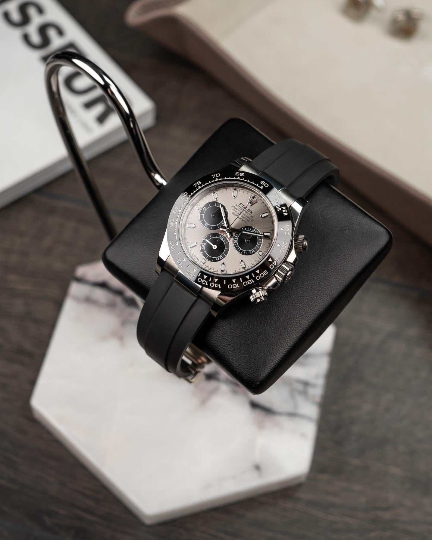 Hexagonal Luxury Watch Stand - Single Cushion - White