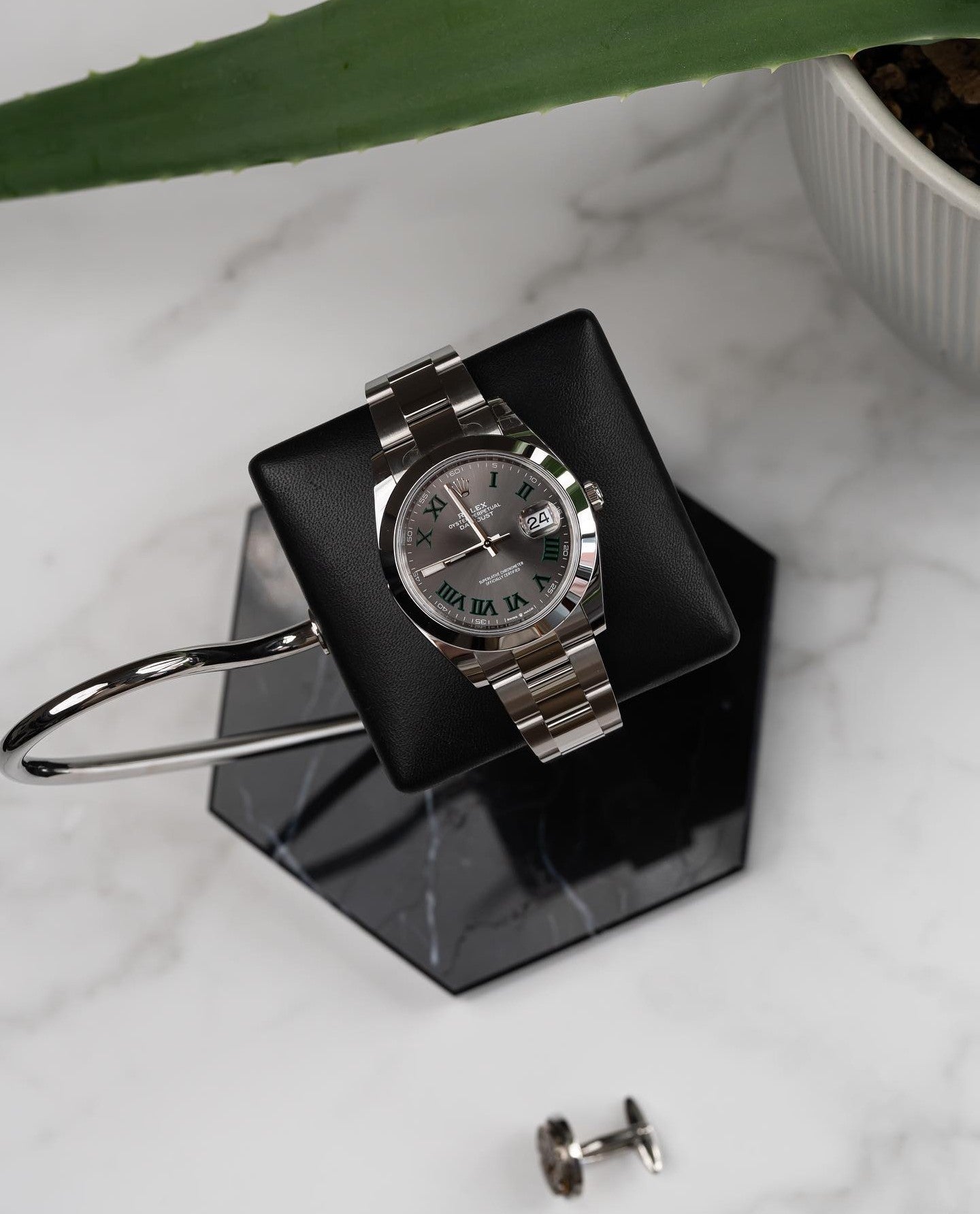 Hexagonal Luxury Watch Stand - Single Cushion - Black