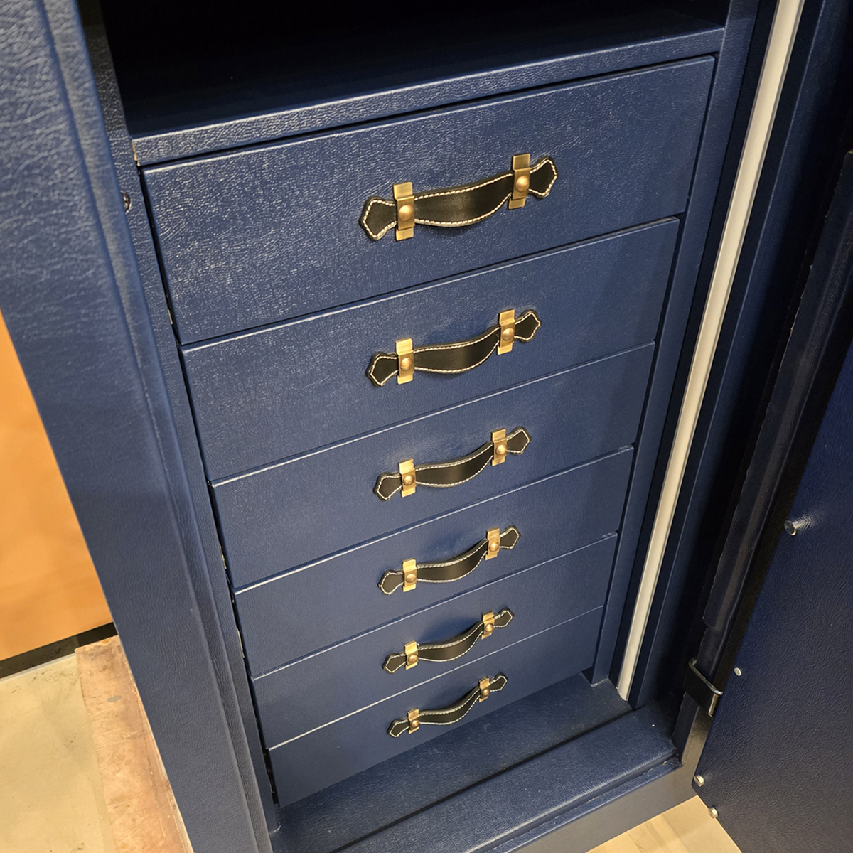 FAWES Elite M Luxury Security Safe Locker – Layout 1 interior
