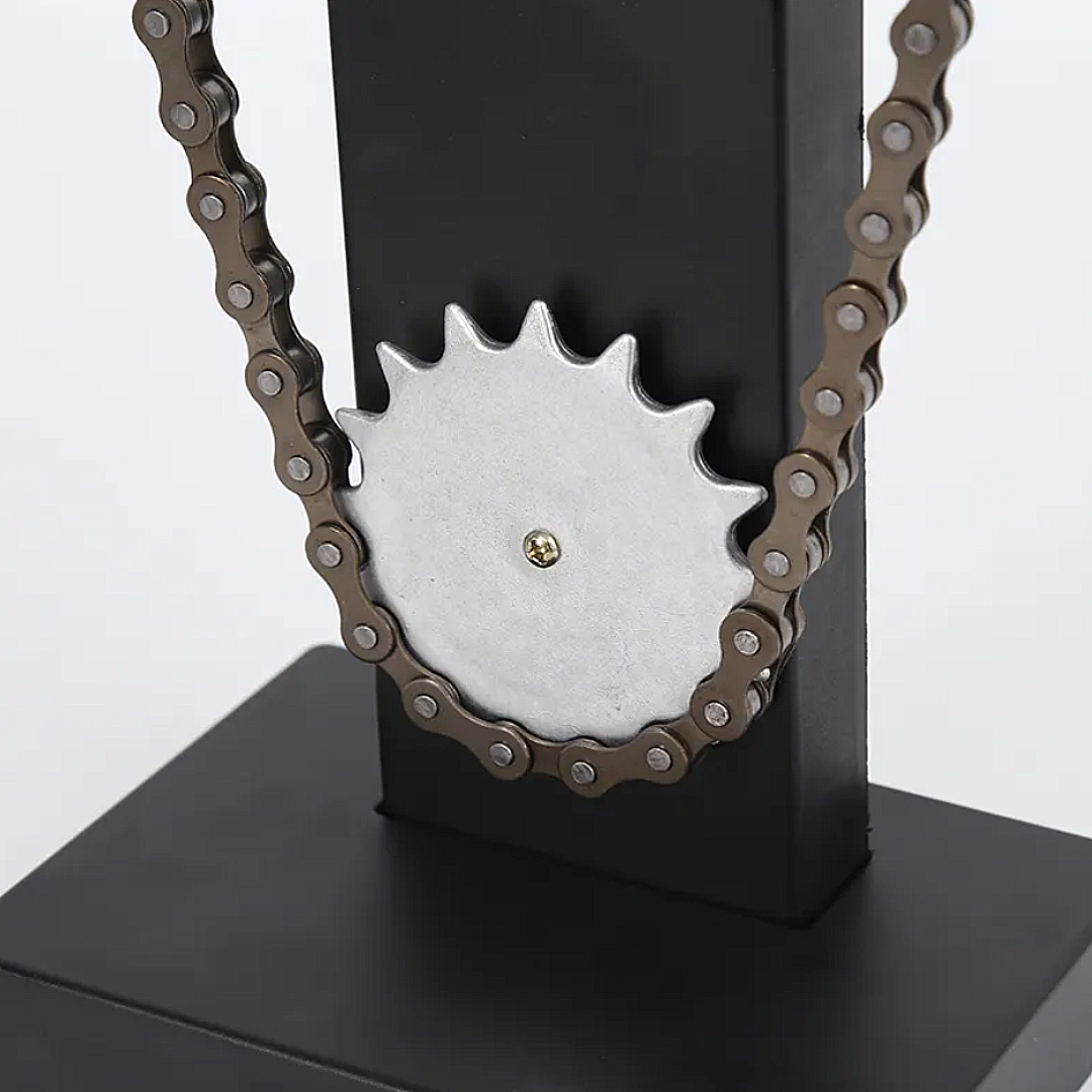 Rotating Gear Chain Clock
