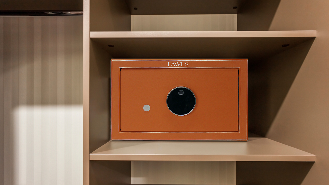 Elite V-8 Safe Locker