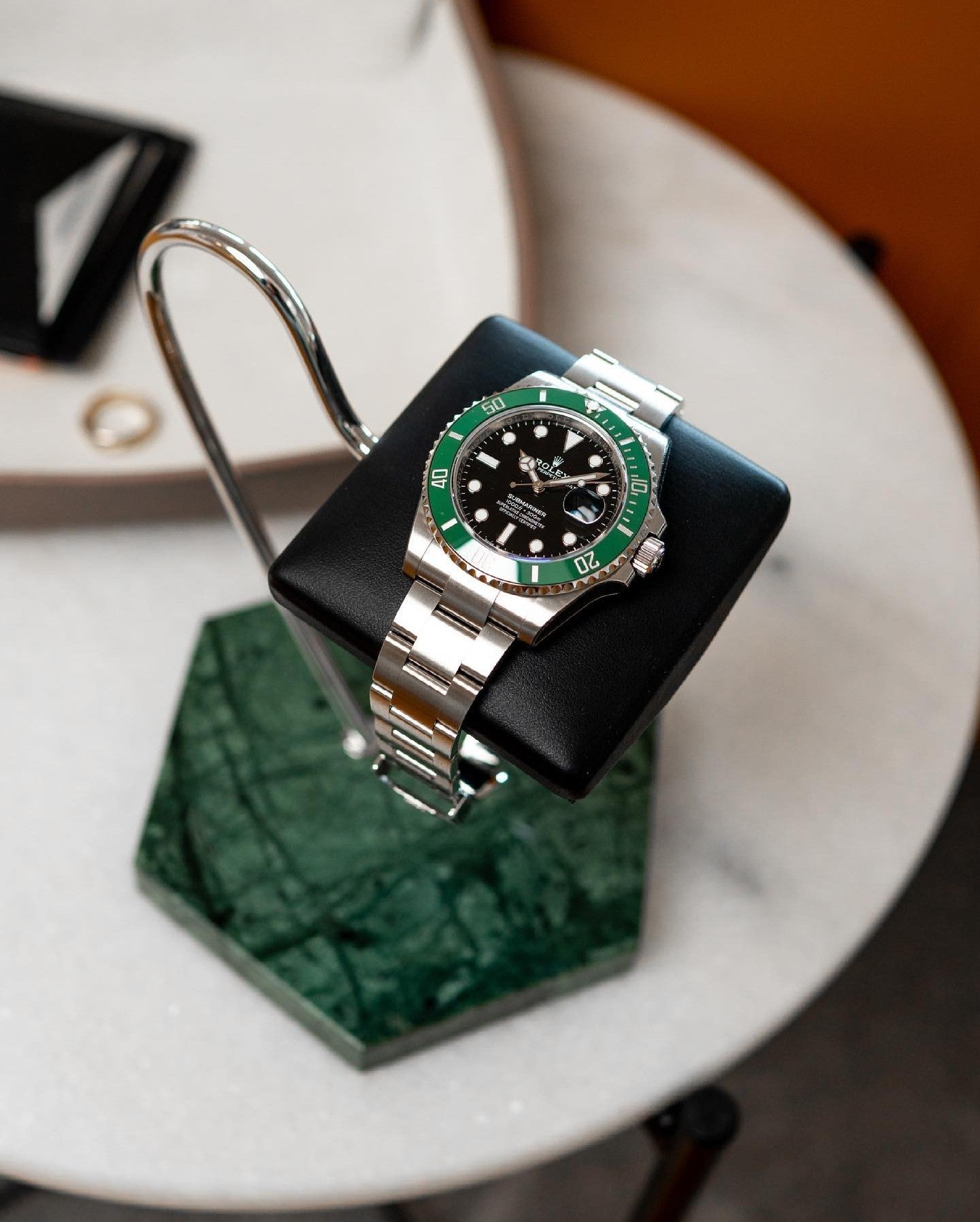 Hexagonal Luxury Watch Stand - Single Cushion - Green